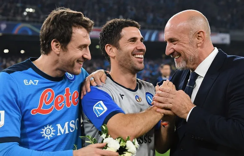 告别，但不告别——那不勒斯前锋的温情致敬，谁才是心中的队长？